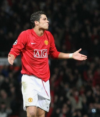 热议汪士钦红牌：对方踢人很隐蔽；染红动作太业余，狂性大发