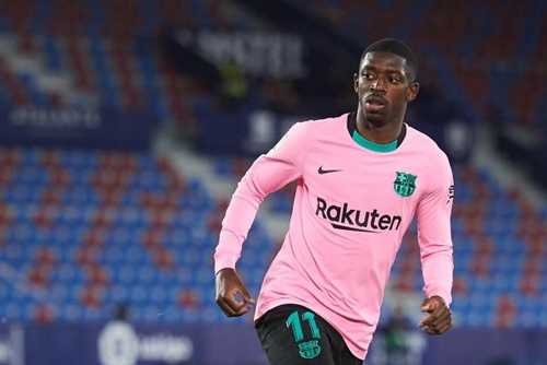 媒体人：杯赛的地板问题太大了，换地板无望应该撕掉所有地贴