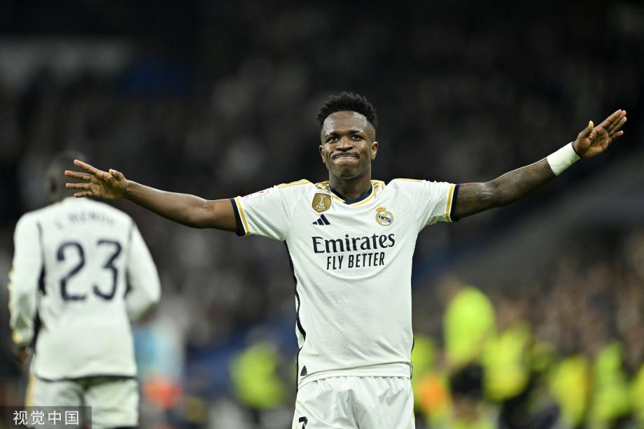 欧文突破造成杀伤球成功，全场尖叫