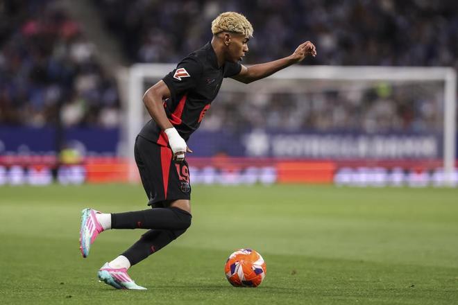 每体：杰拉德·马丁在左中卫上的表现，比其当左后卫时更亮眼