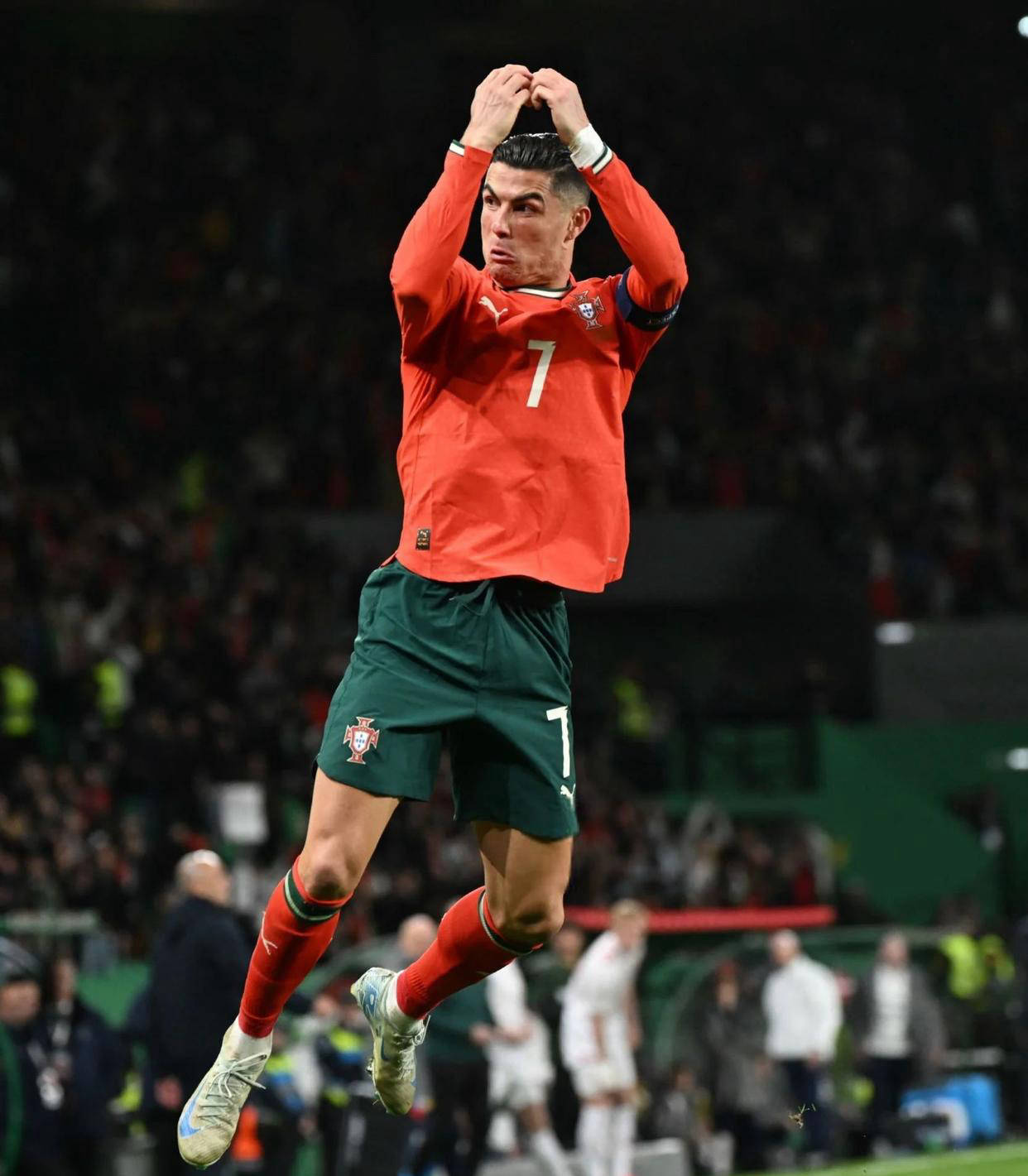 布莱顿老板被其公司一名前雇员指控，运营6亿镑秘密赌球集团