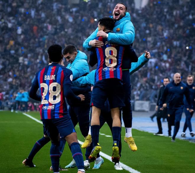 篮板球被他一个人统治了